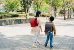 学校や給食の時間はどうする？マウスピース矯正中の「リアルな小学校生活」